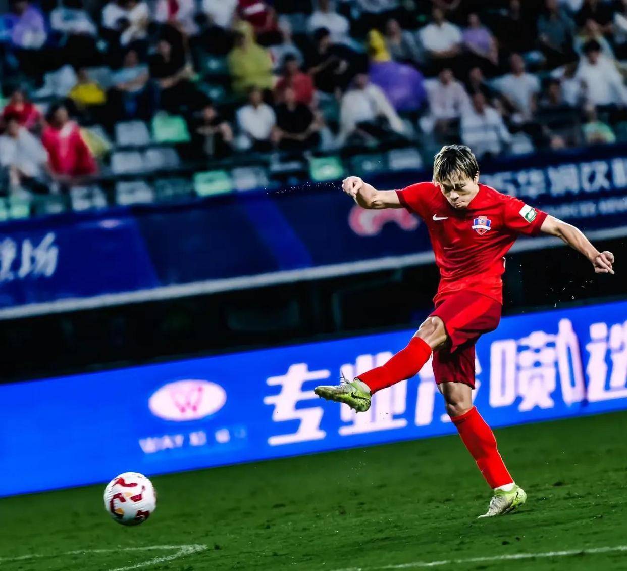 九游官方下载地址包含国际比赛日里昂备战中超，扳平良机细节曝光，气氛紧张，球队文化再被提及的词条